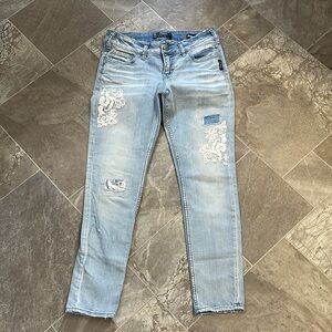 Silver SUKI light wash denim jean super stretch mid Skinny W27/L29 embroidery